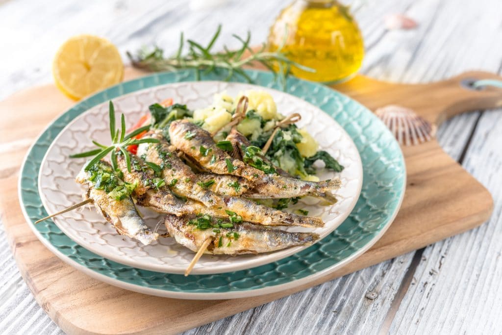 Sardines saines avec pommes de terre et bettes